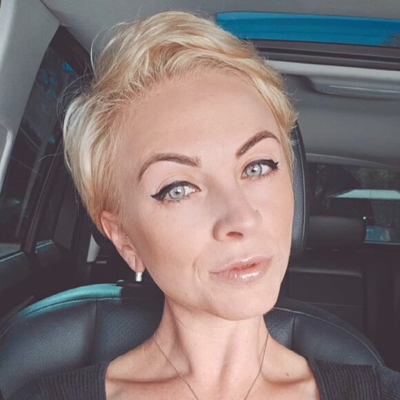 Meet your Posher - Picture 2 of 3